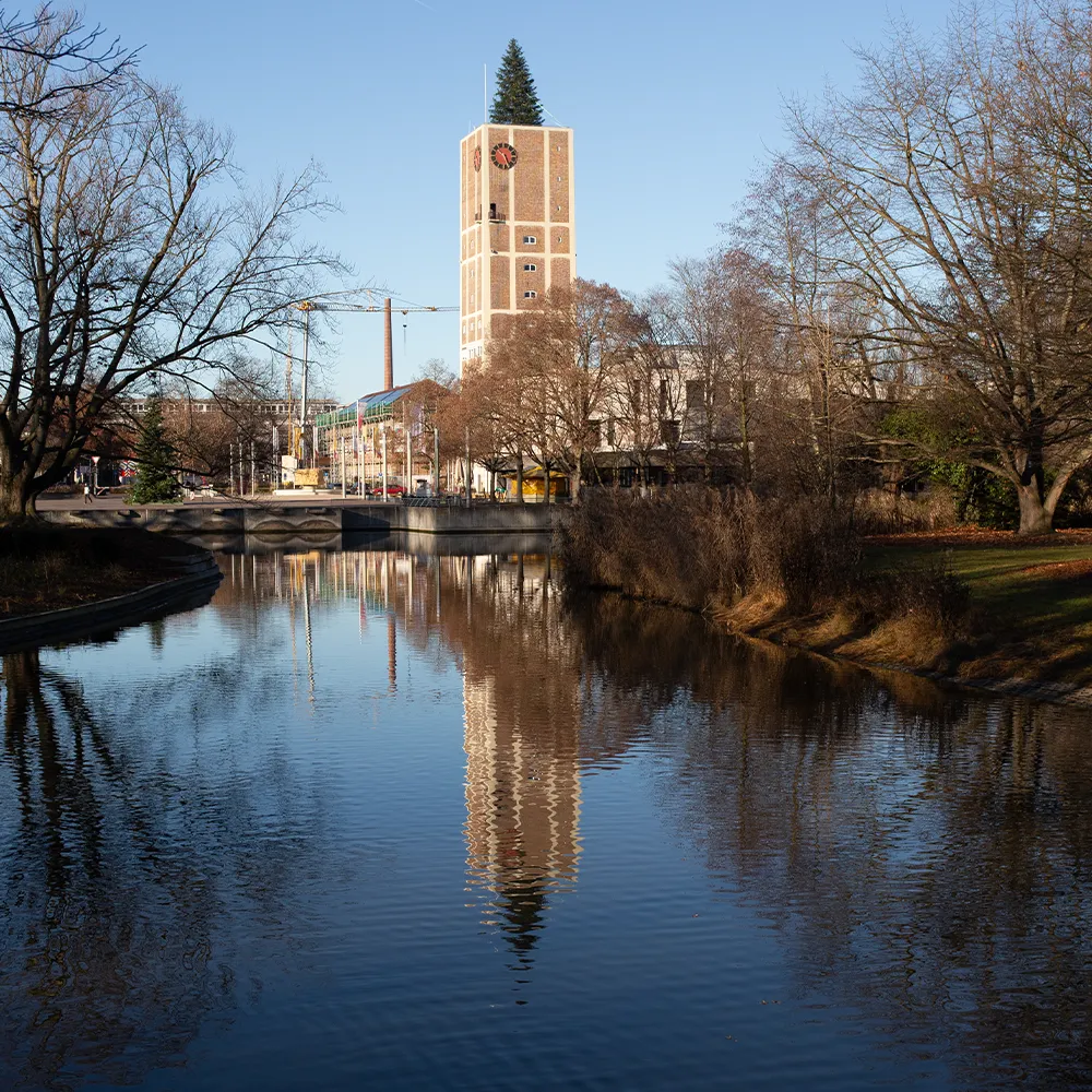 Park und Rathaus in Kornwestheim im Kontext von mobilem Hundetraining vor Ort